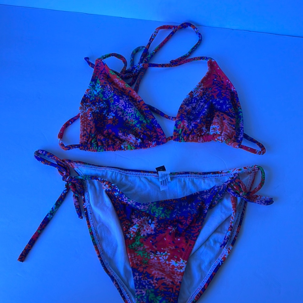 Vix size medium multicolored bikini in floral print